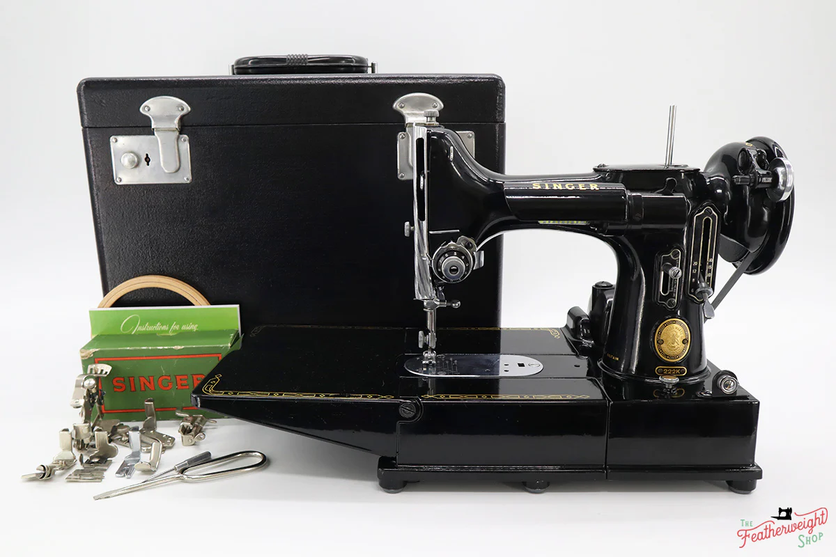 Singer Featherweight 222K Sewing Machine EL17684* - Image 2