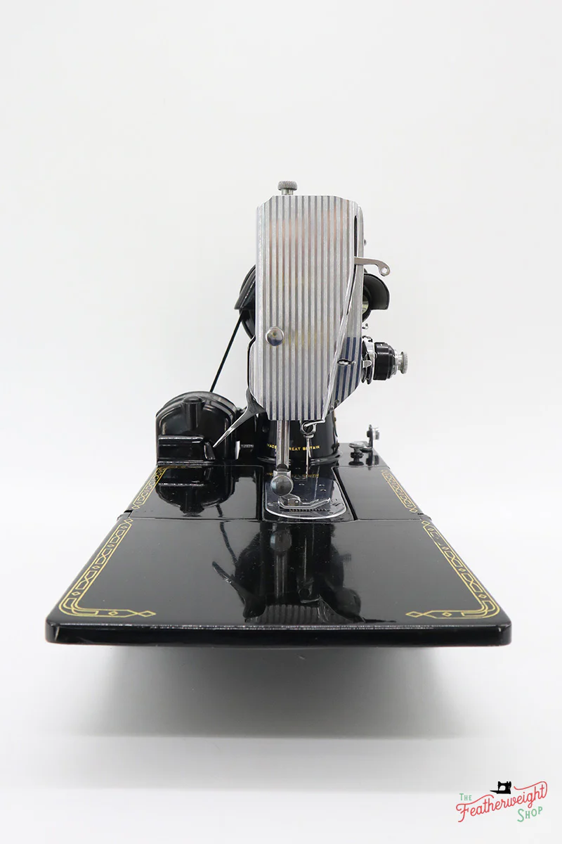 Singer Featherweight 222K Sewing Machine EL17684* - Image 5