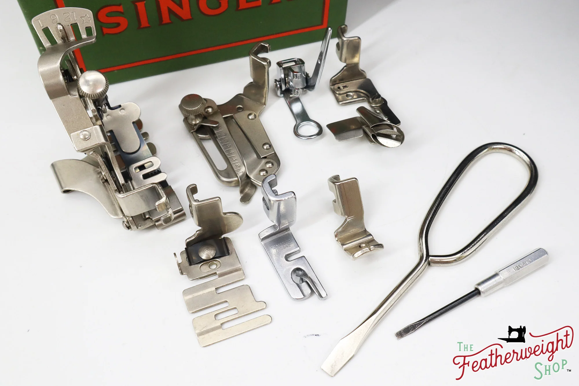 Singer Featherweight 222K Sewing Machine - EL17683* - 1956 - Image 18