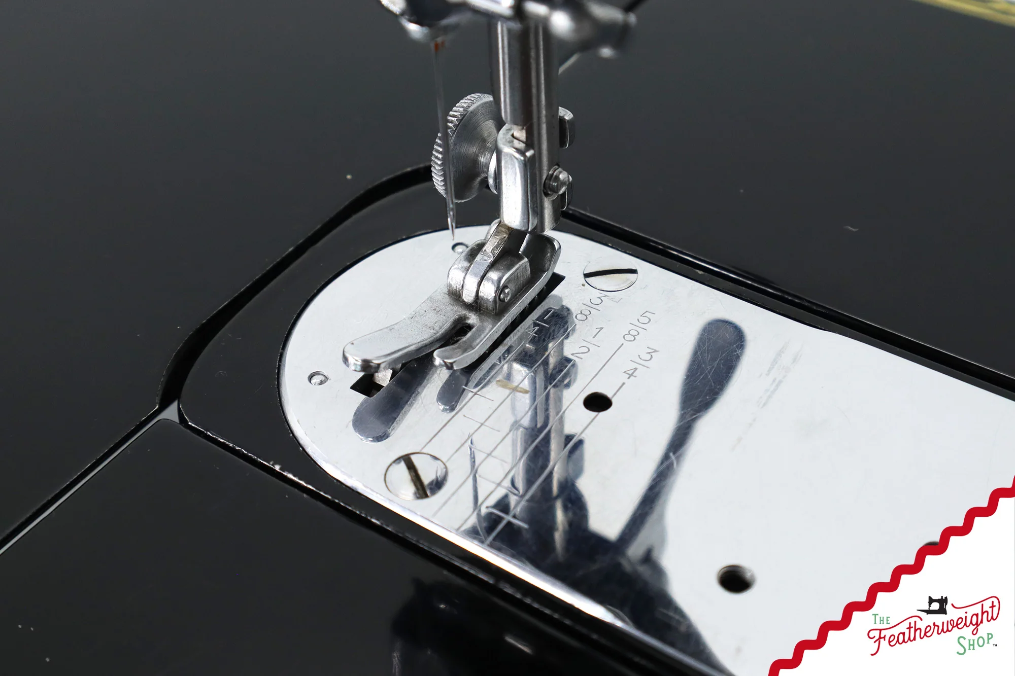 Singer Featherweight 222K Sewing Machine - EL1833**, 1956 - Image 17