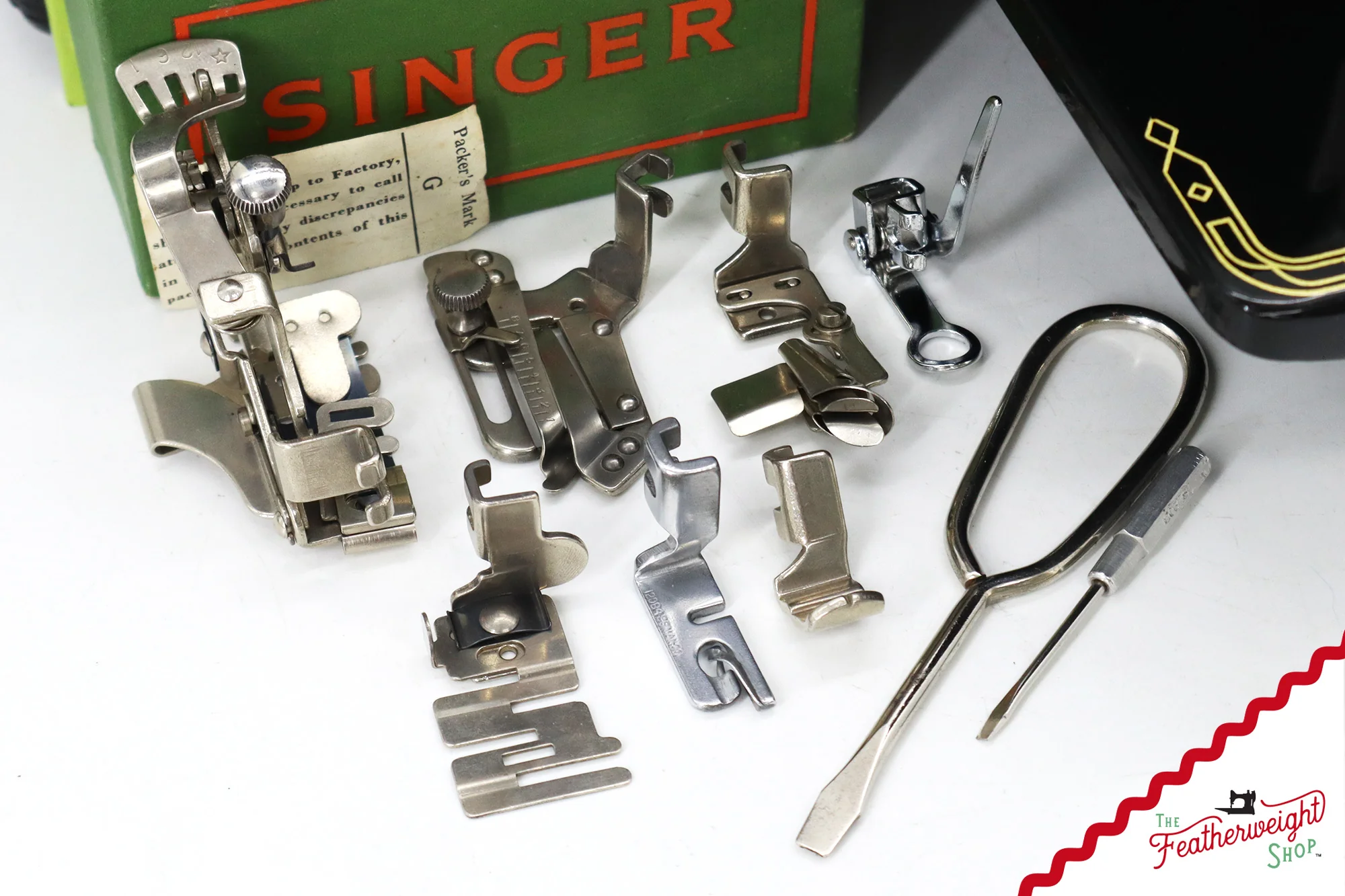 Singer Featherweight 222K Sewing Machine - EL1833**, 1956 - Image 19