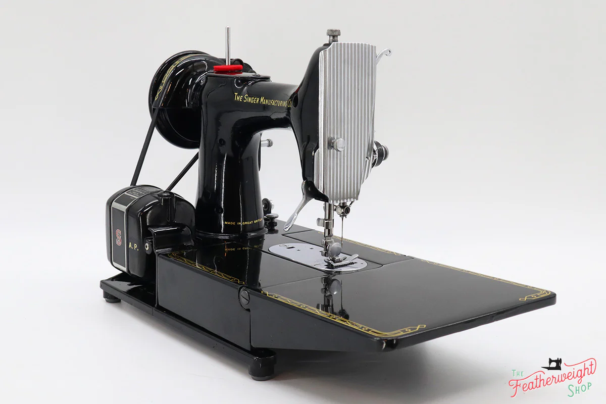 Singer Featherweight 222K Sewing Machine EL1841** - Image 6