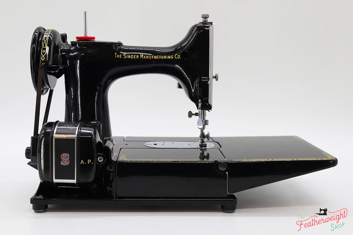 Singer Featherweight 222K Sewing Machine EL1841** - Image 7