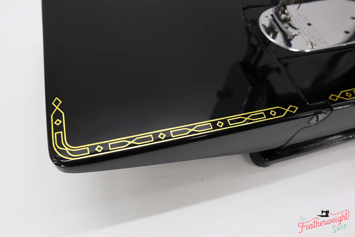 Singer Featherweight 222K Sewing Machine EL1841** - Image 8