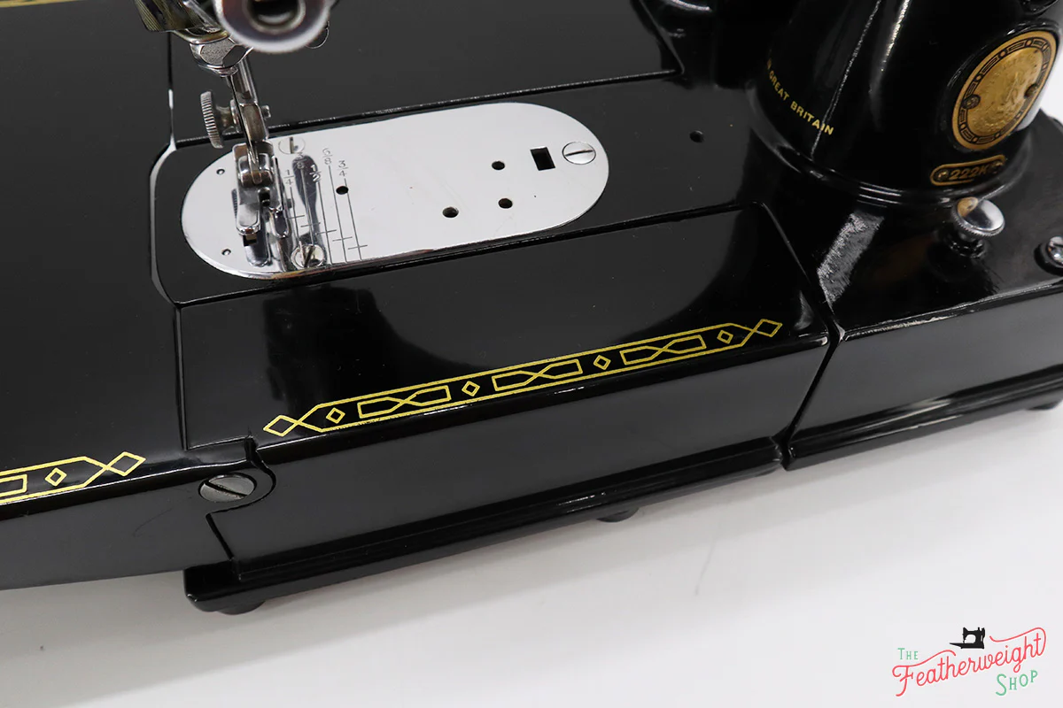 Singer Featherweight 222K Sewing Machine EL1841** - Image 9