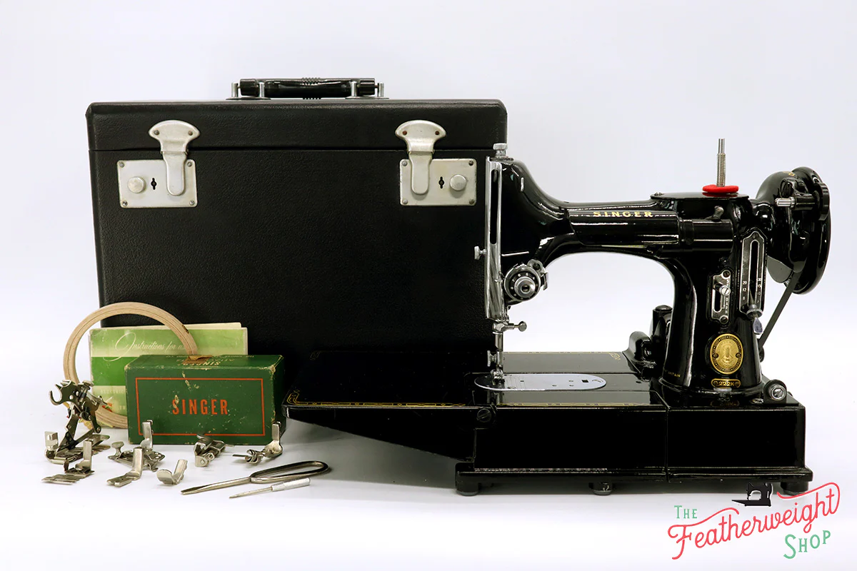Singer Featherweight 222K Sewing Machine EL185***