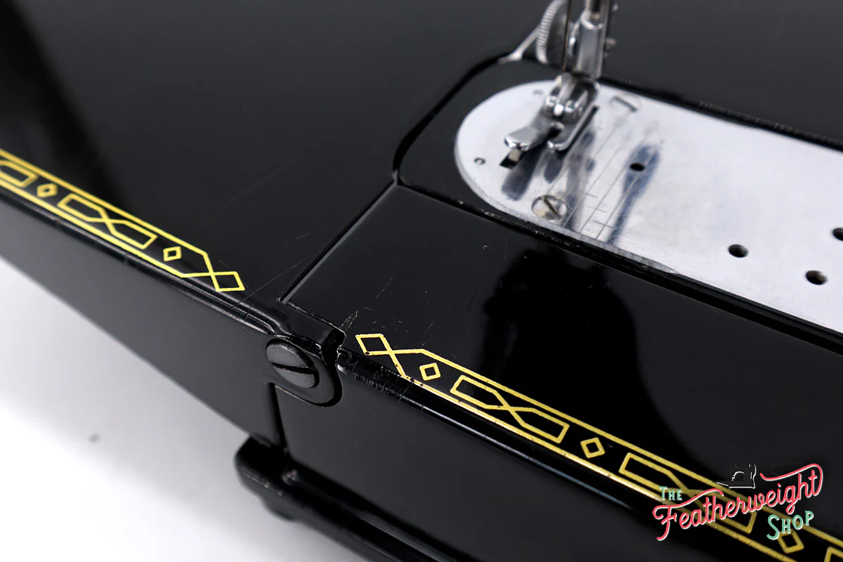 Singer Featherweight 222K Sewing Machine EL185*** - Image 11