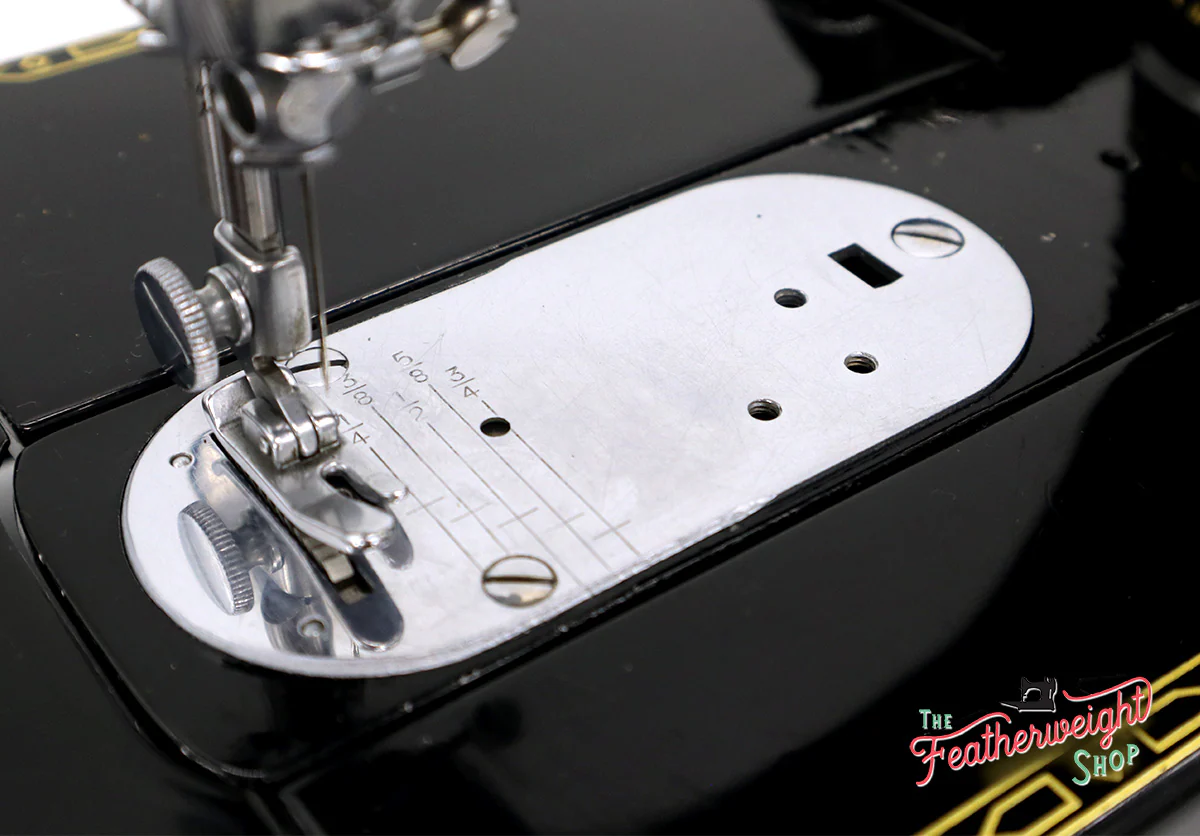 Singer Featherweight 222K Sewing Machine EL185*** - Image 18