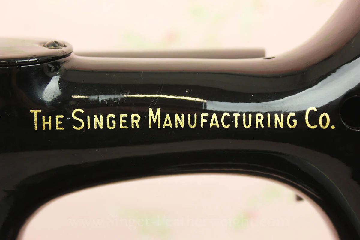 Singer Featherweight 222K Sewing Machine EL683*** - Image 12