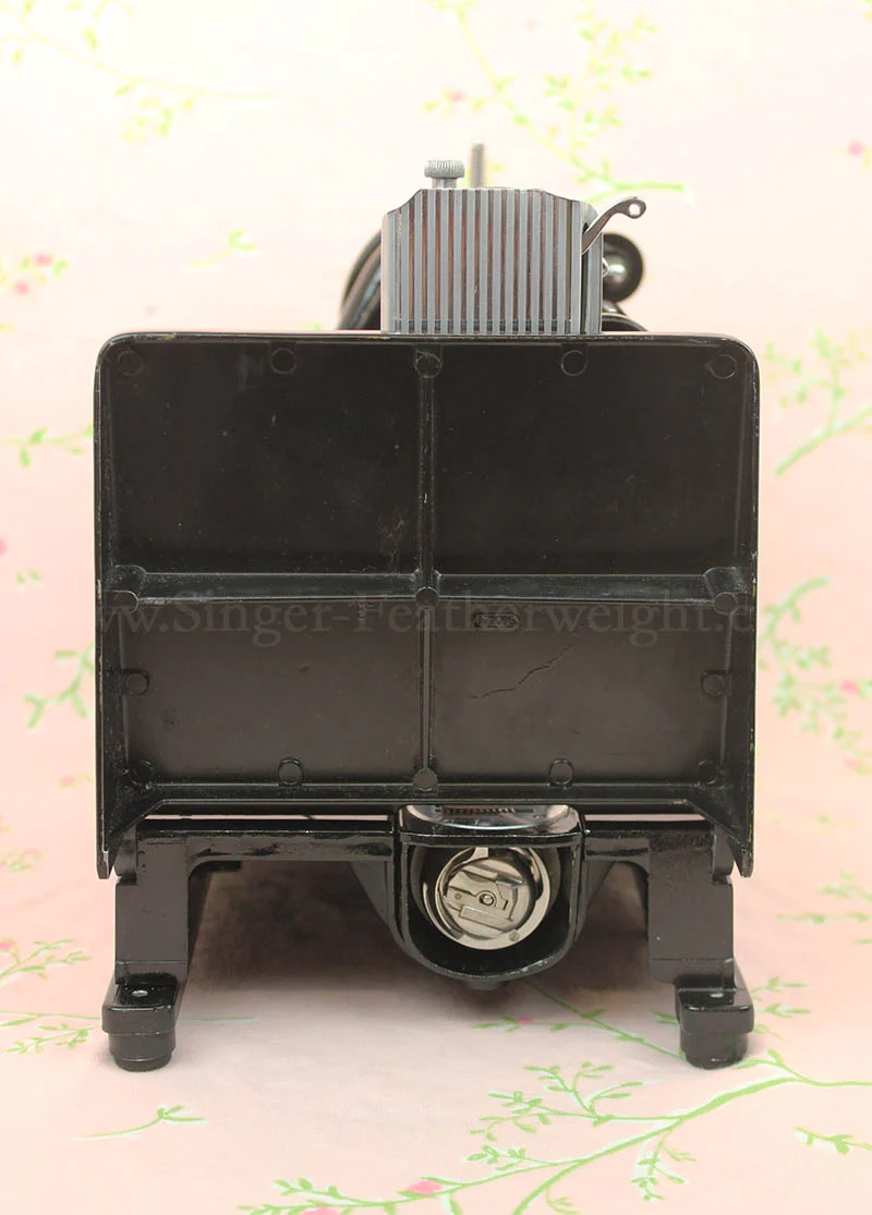 Singer Featherweight 222K Sewing Machine EL683*** - Image 4