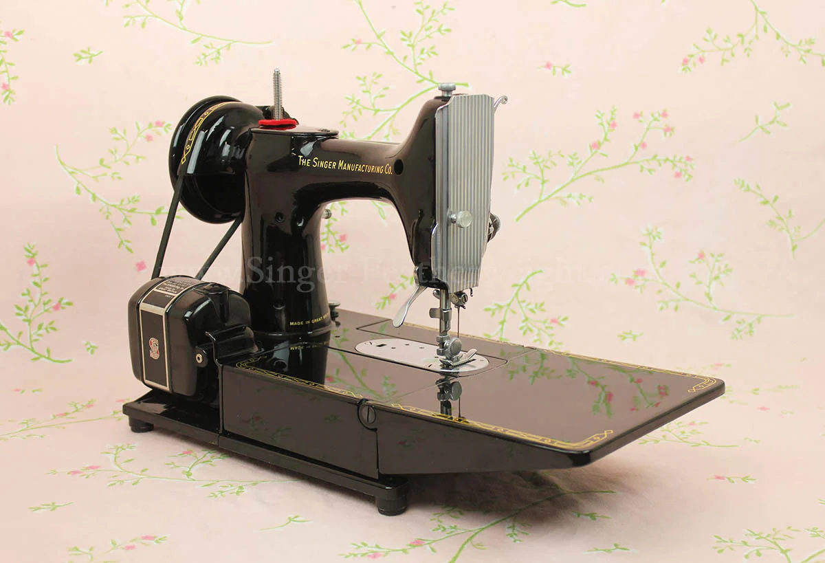 Singer Featherweight 222K Sewing Machine EL683*** - Image 5