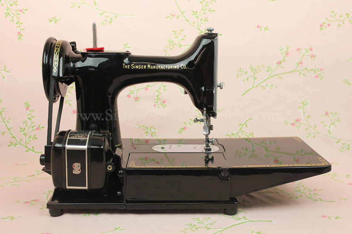 Singer Featherweight 222K Sewing Machine EL683*** - Image 6