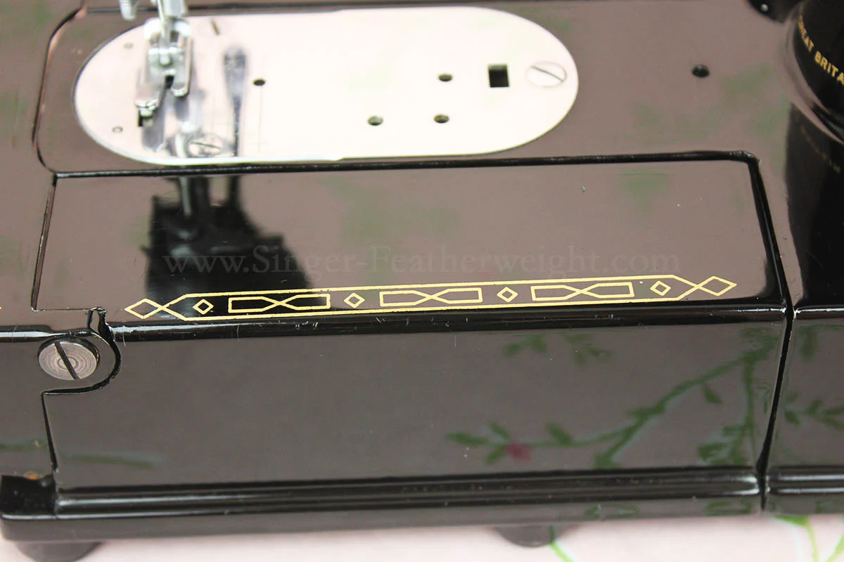 Singer Featherweight 222K Sewing Machine EL683*** - Image 9