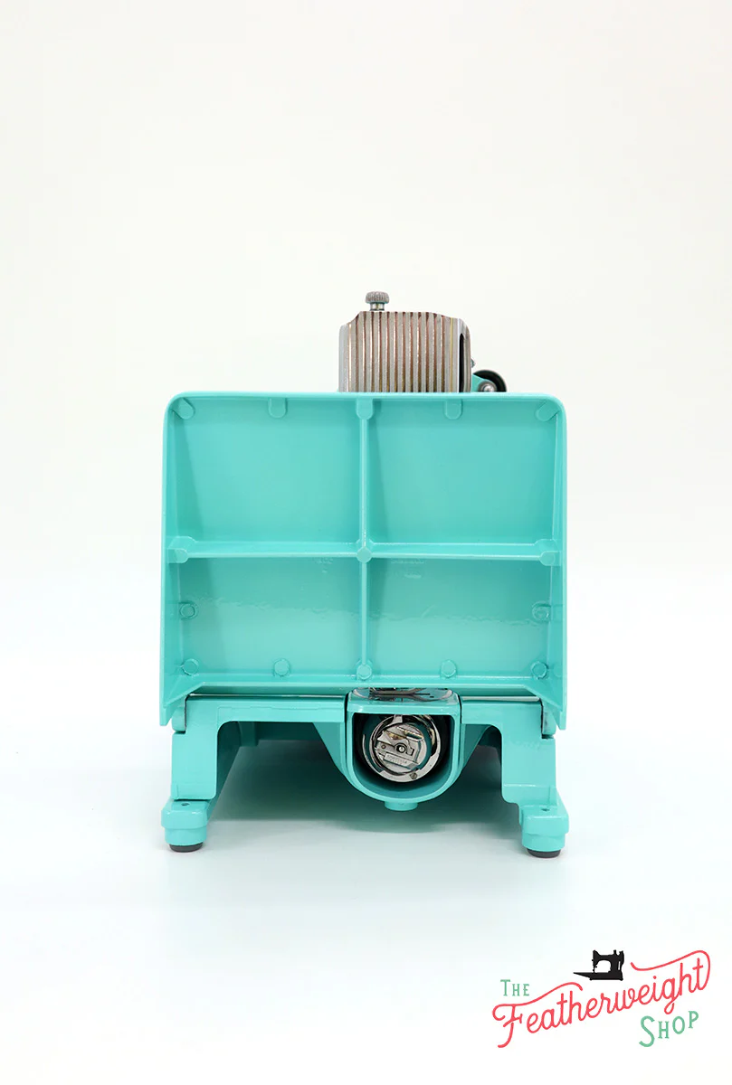 Singer Featherweight 222K Sewing Machine EL6858** - Fully Restored in Tiffany Blue - Image 6