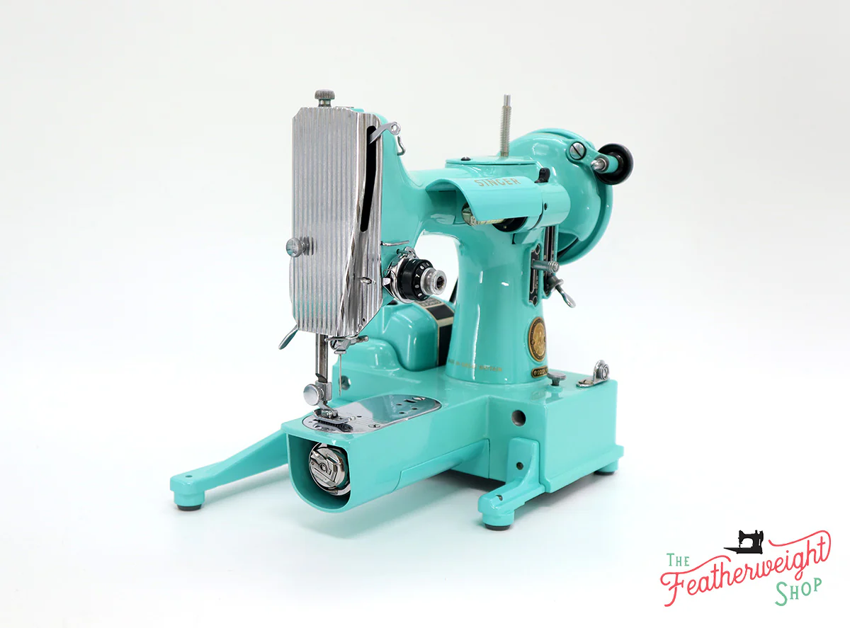Singer Featherweight 222K Sewing Machine EL6858** - Fully Restored in Tiffany Blue - Image 9
