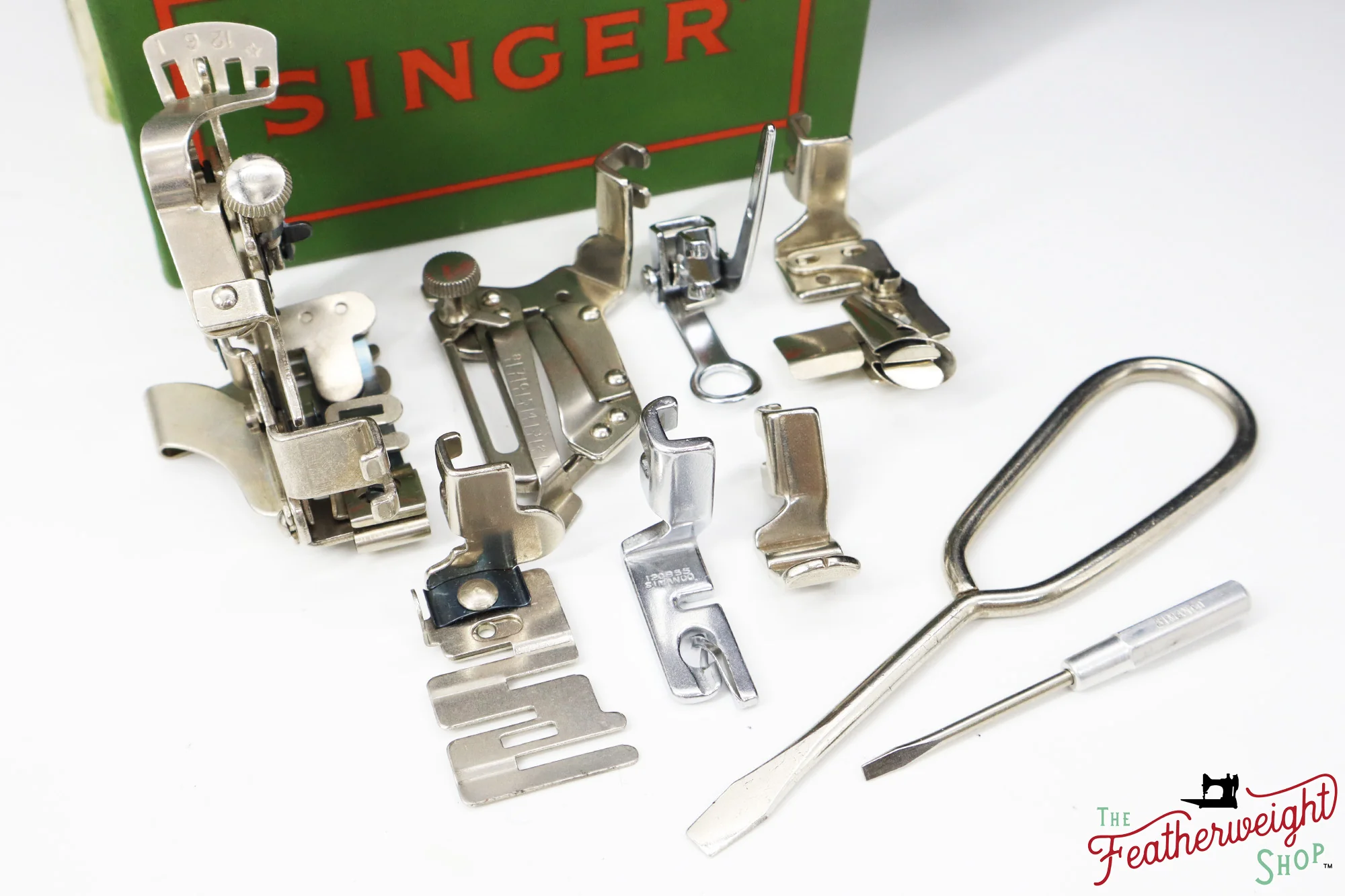 Singer Featherweight 222K Sewing Machine - EL686 - 1956 - Image 19