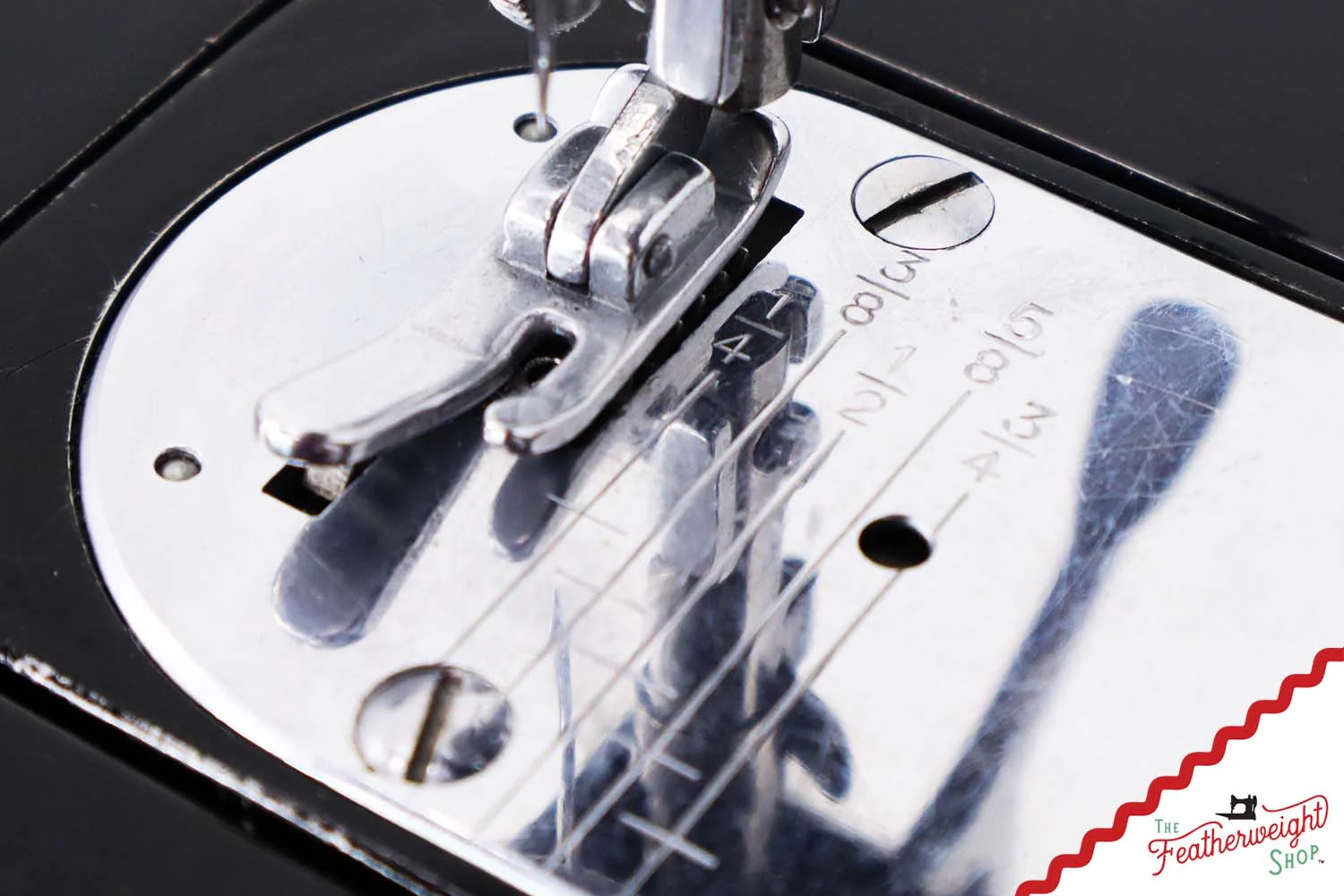 Singer Featherweight 222K Sewing Machine - EL68625*, 1956 - Image 16