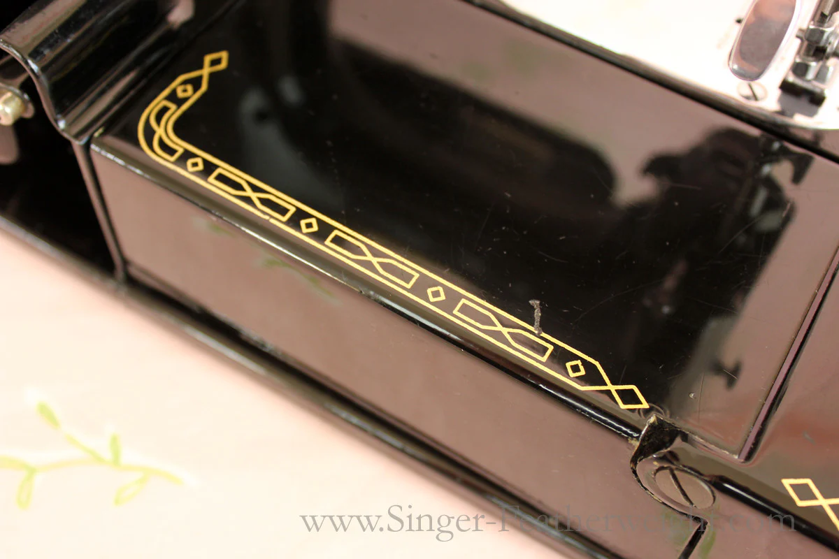 Singer Featherweight 222K Sewing Machine EN137*** - Image 11