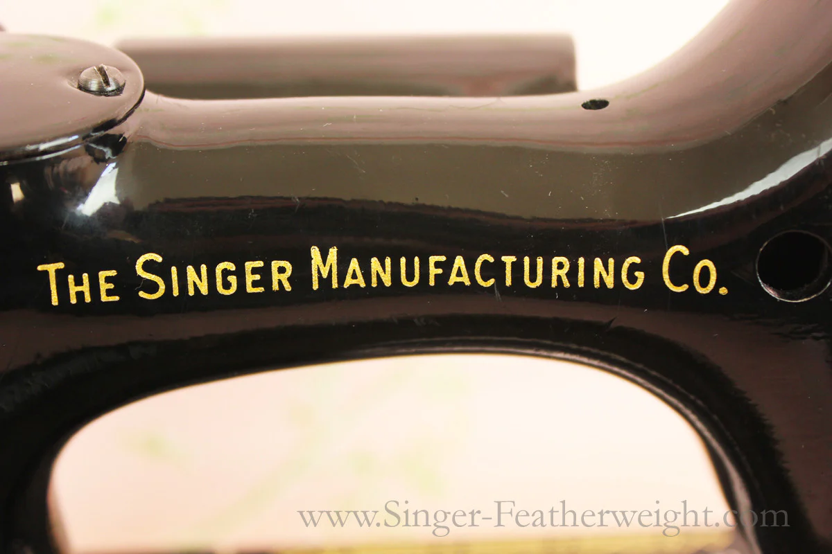 Singer Featherweight 222K Sewing Machine EN137*** - Image 14