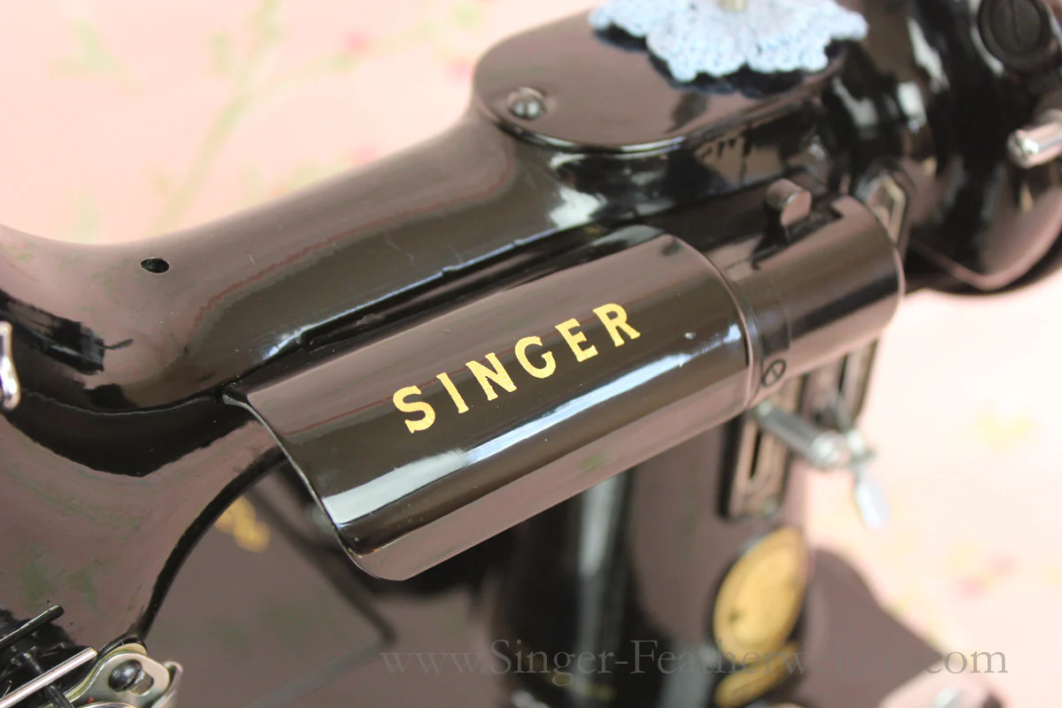 Singer Featherweight 222K Sewing Machine EN137*** - Image 6