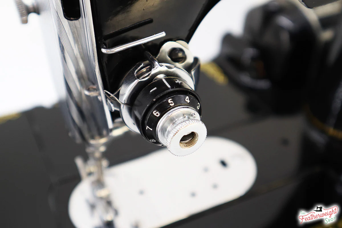Singer Featherweight 222K Sewing Machine EM2350** - Image 16