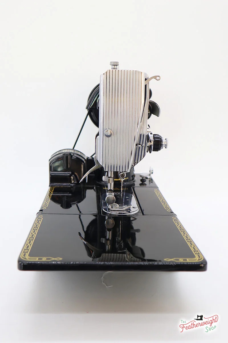 Singer Featherweight 222K Sewing Machine EM2350** - Image 5