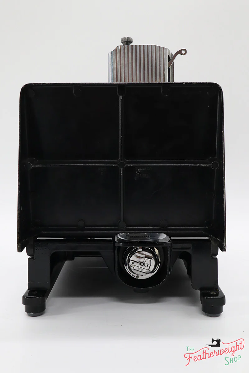 Singer Featherweight 222K Sewing Machine EM2353** - Image 5