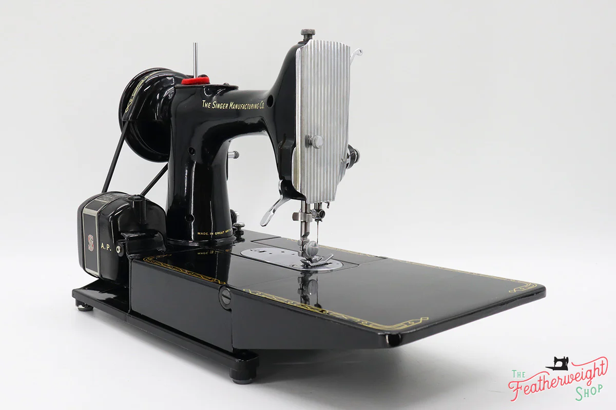 Singer Featherweight 222K Sewing Machine EM2353** - Image 6