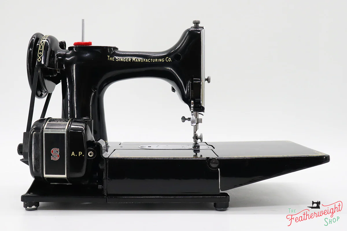 Singer Featherweight 222K Sewing Machine EM2353** - Image 7