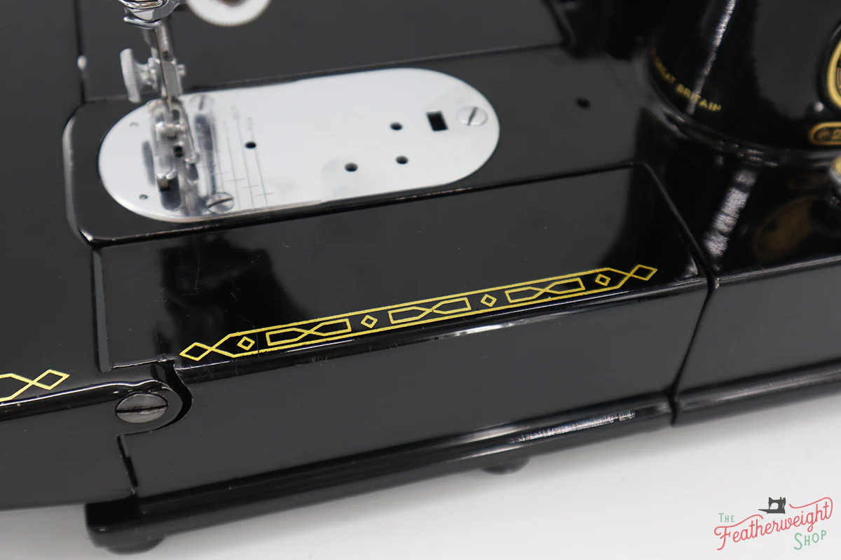 Singer Featherweight 222K Sewing Machine EM236*** - Image 11
