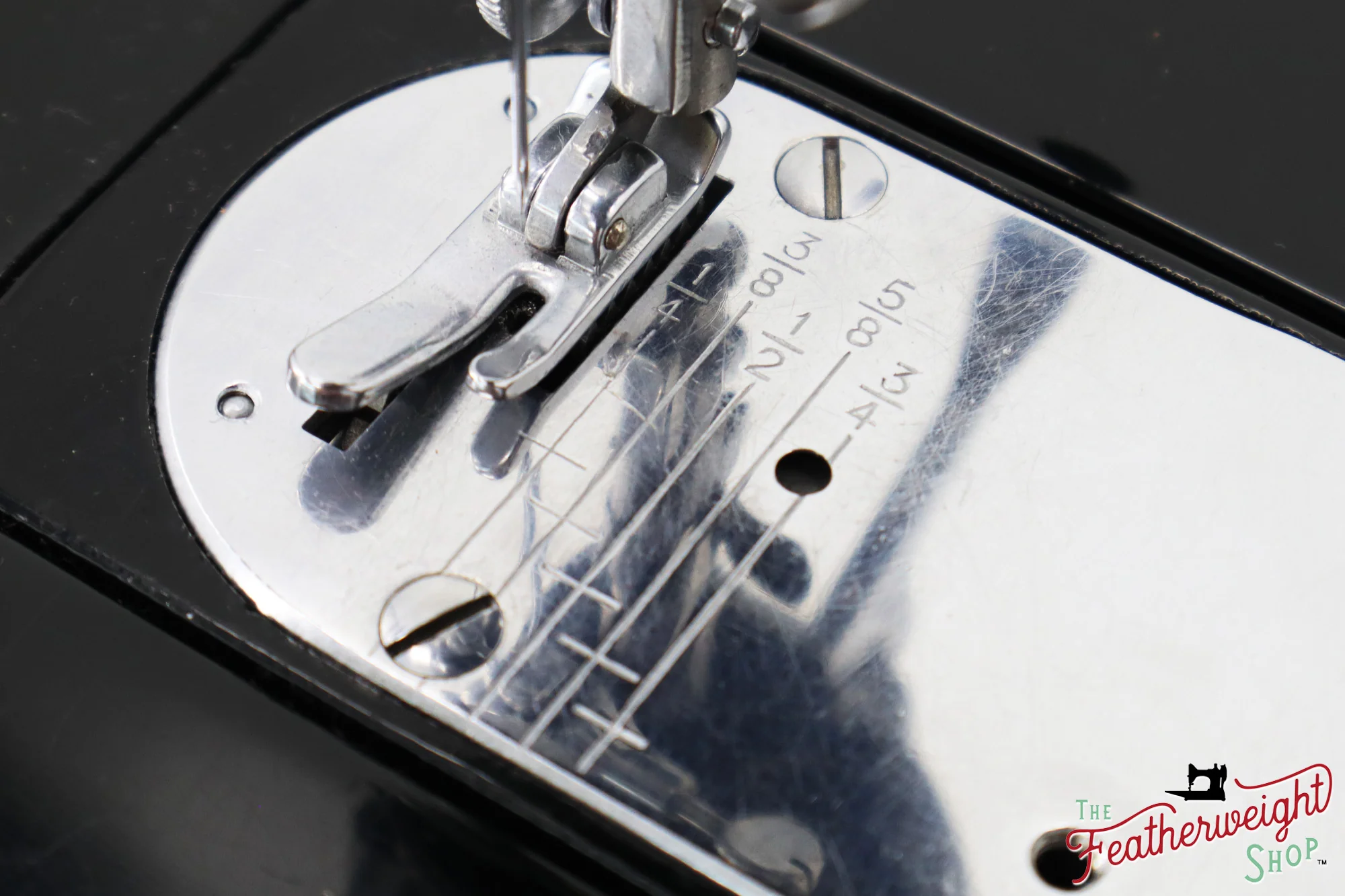 Singer Featherweight 222K Sewing Machine - EM2380**, 1957 - Image 15