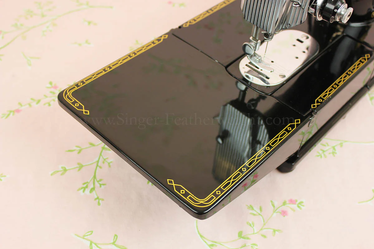 Singer Featherweight 222K Sewing Machine EM601*** - Image 11