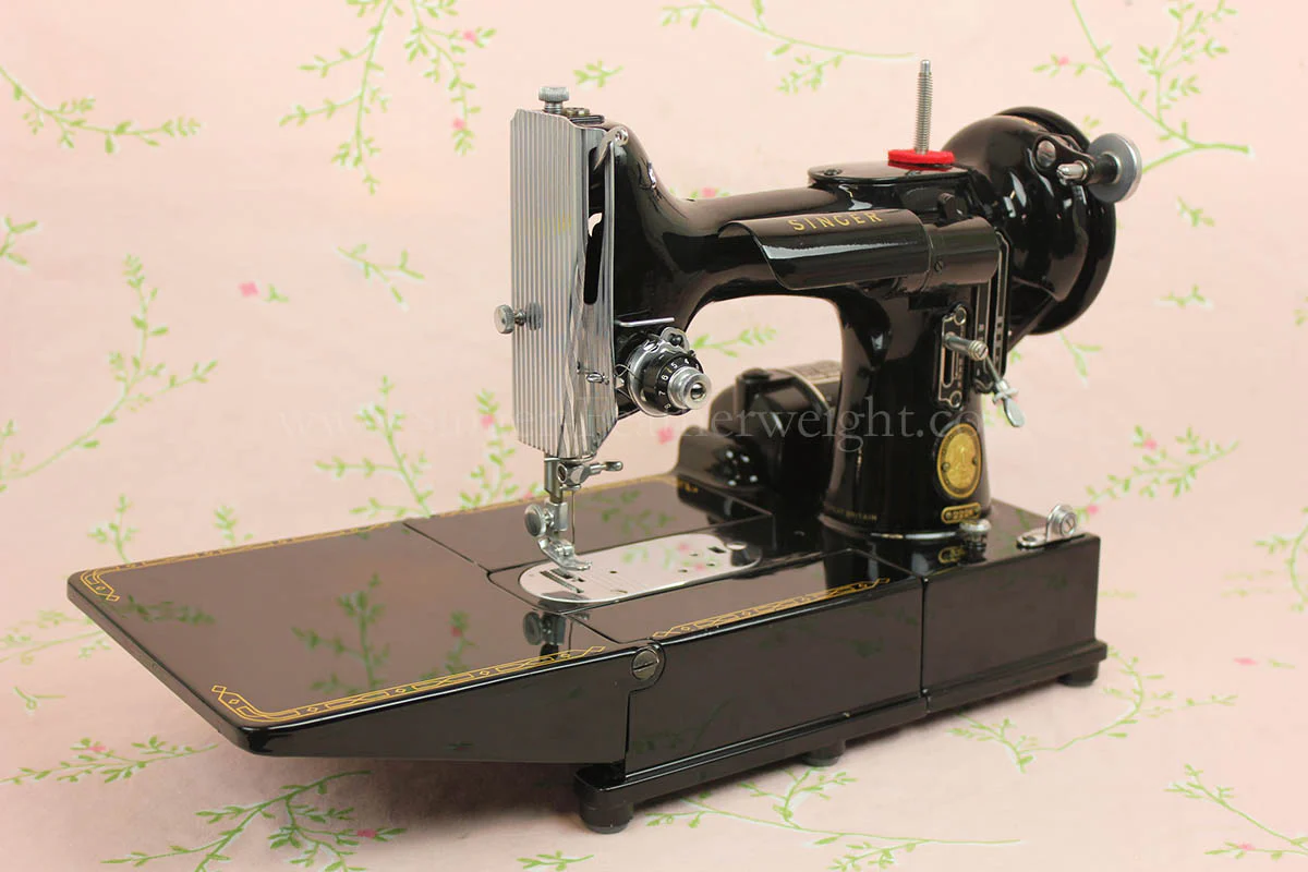 Singer Featherweight 222K Sewing Machine EM601*** - Image 2