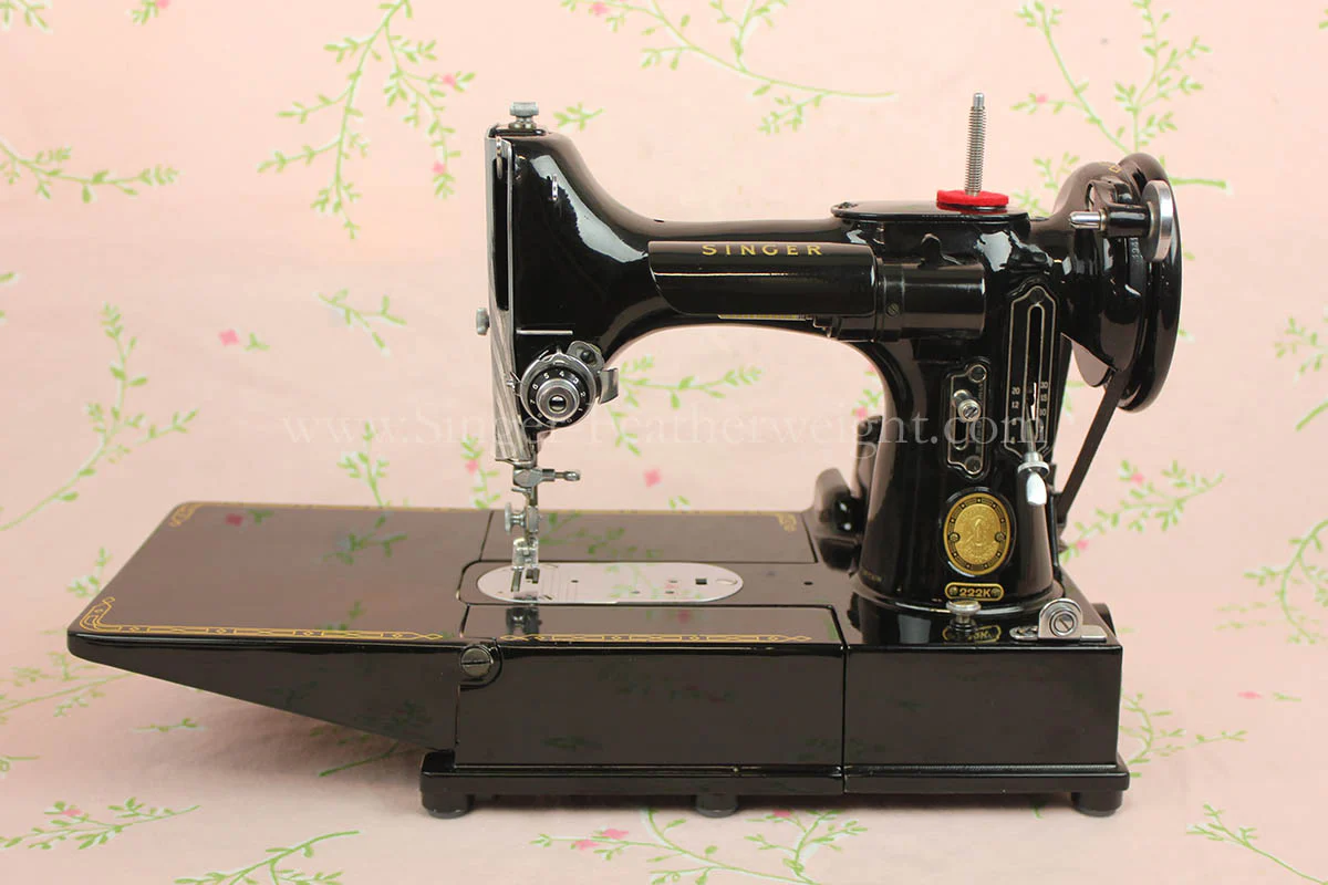 Singer Featherweight 222K Sewing Machine EM601*** - Image 3