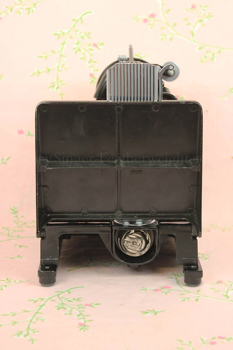 Singer Featherweight 222K Sewing Machine EM601*** - Image 5