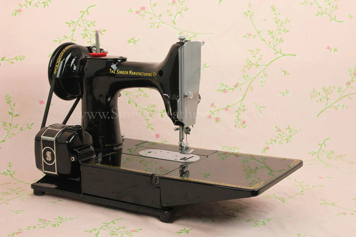 Singer Featherweight 222K Sewing Machine EM601*** - Image 6