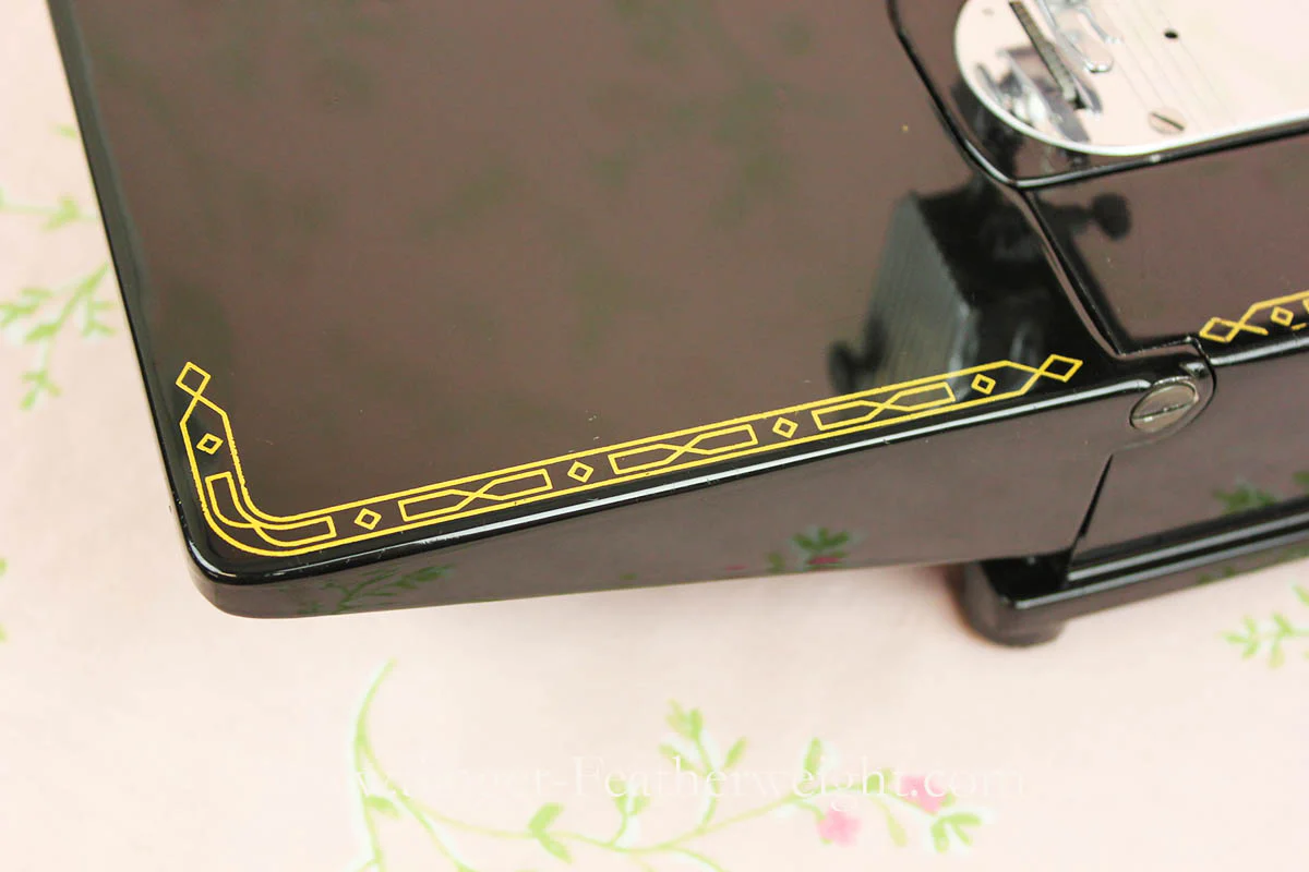 Singer Featherweight 222K Sewing Machine EM601*** - Image 9