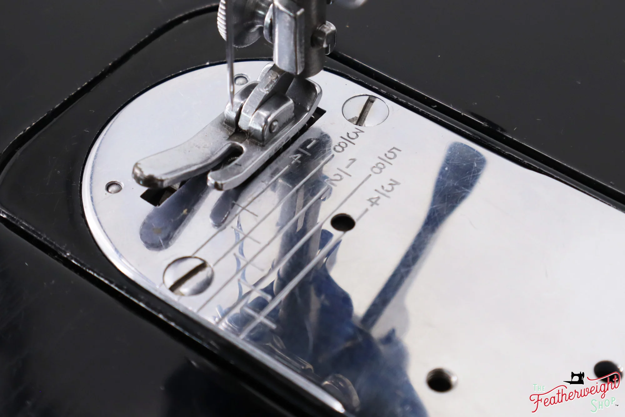 Singer Featherweight 222K Sewing Machine - EM6010**, 1957 - Image 14