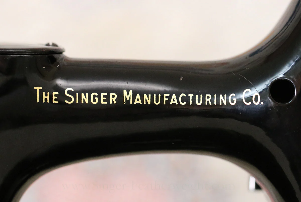 Singer Featherweight 222K Sewing Machine EM6011** - Image 14