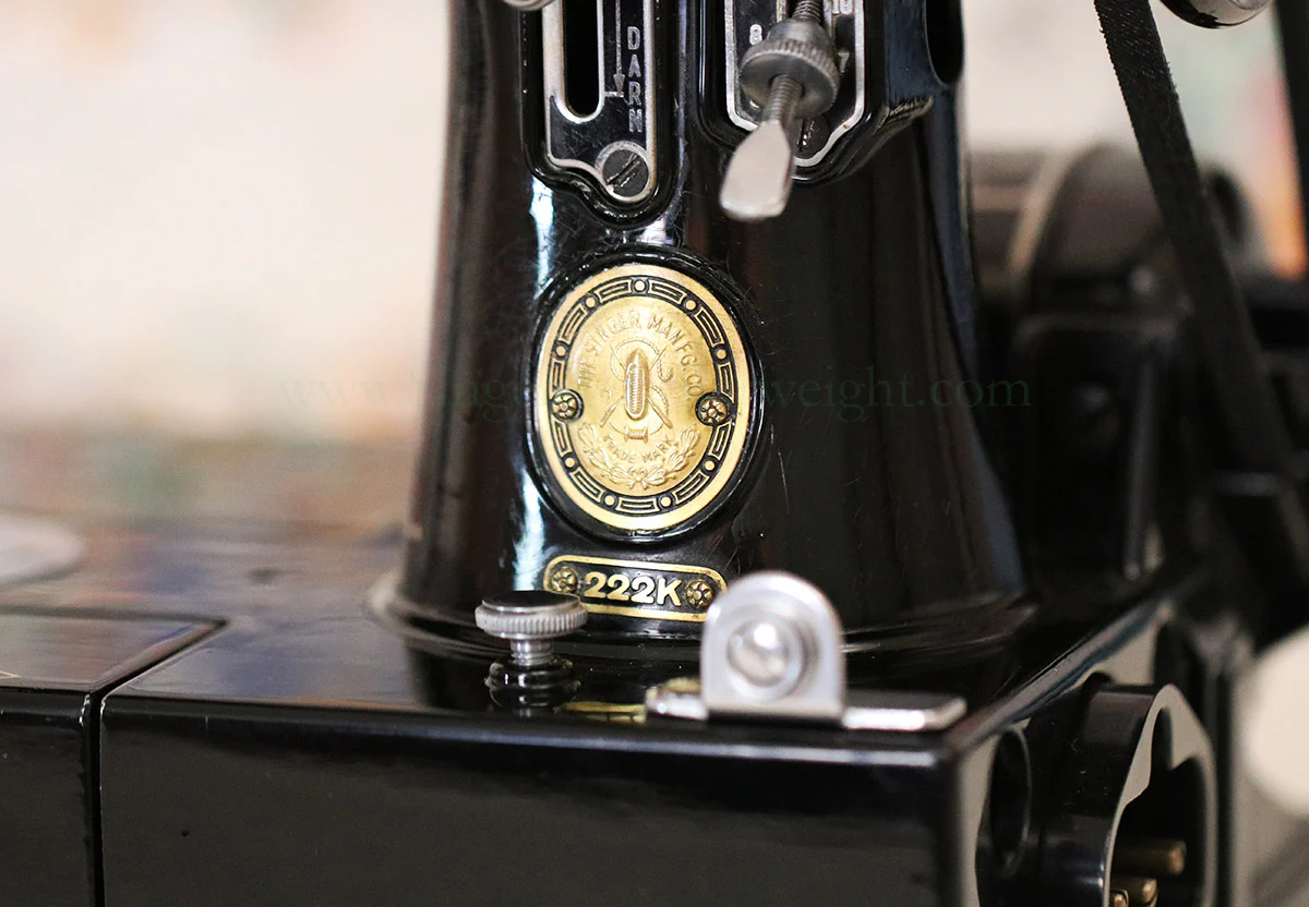 Singer Featherweight 222K Sewing Machine EM6011** - Image 16