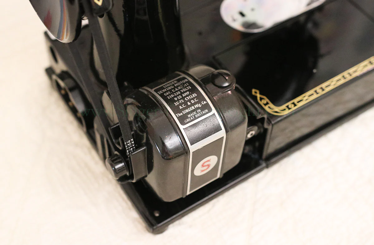 Singer Featherweight 222K Sewing Machine EM6011** - Image 18
