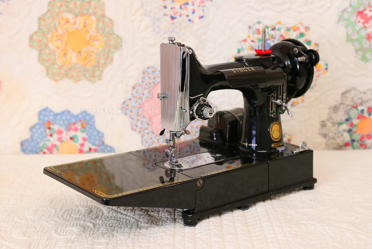 Singer Featherweight 222K Sewing Machine EM6011** - Image 2