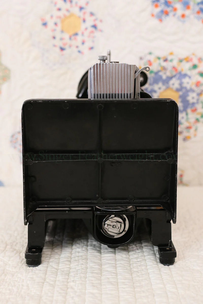 Singer Featherweight 222K Sewing Machine EM6011** - Image 5