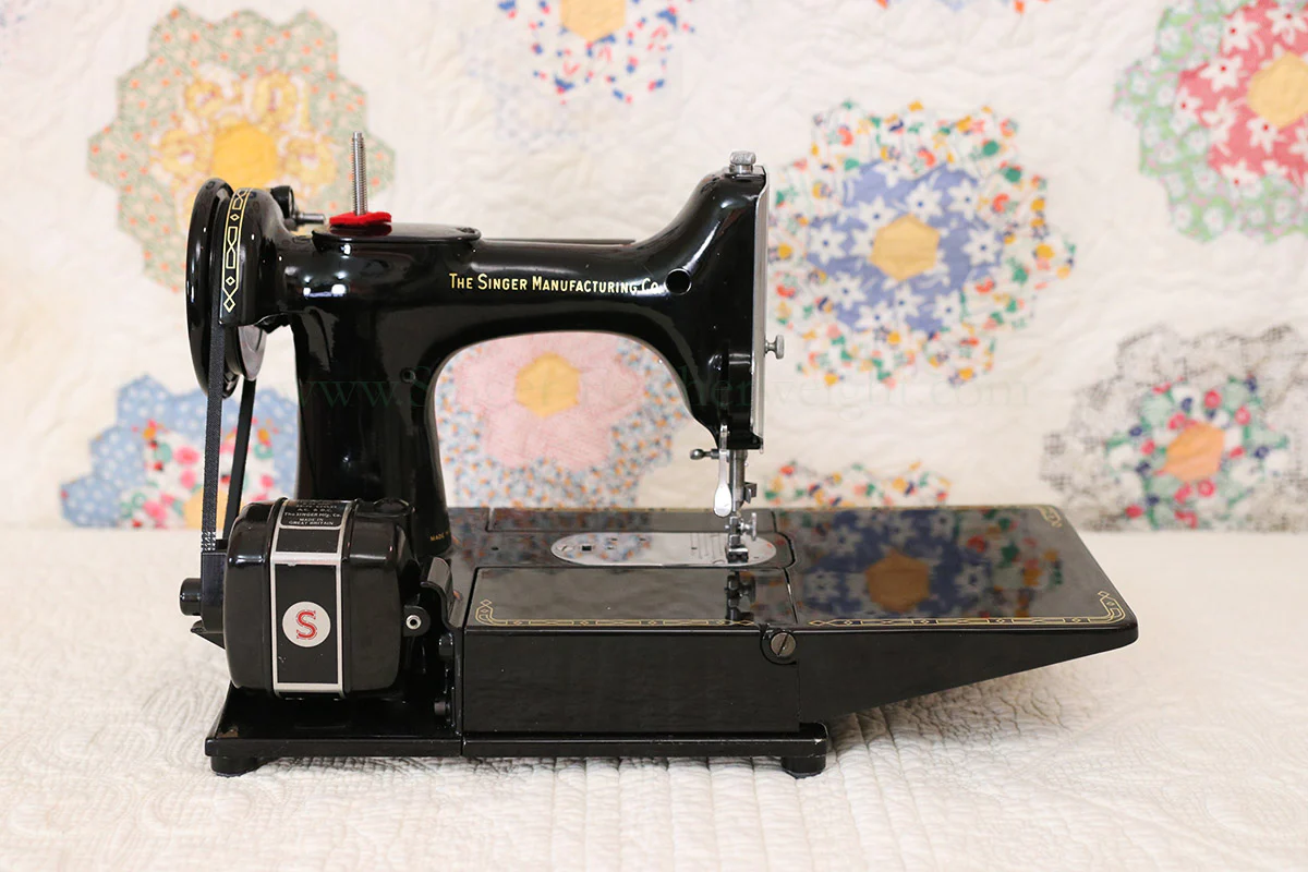 Singer Featherweight 222K Sewing Machine EM6011** - Image 7