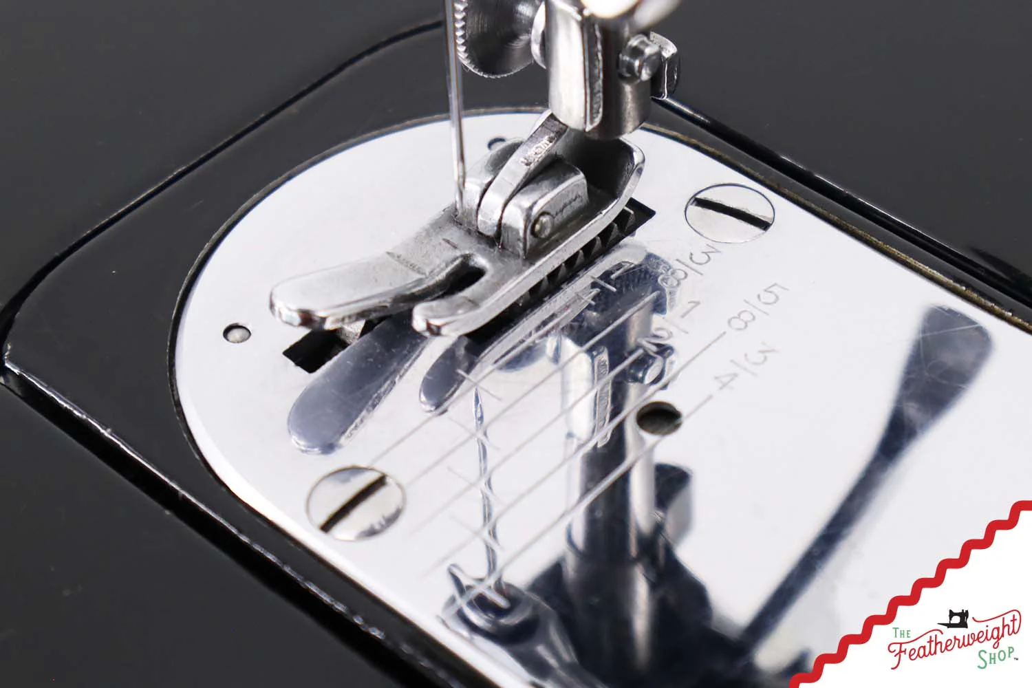 Singer Featherweight 222K Sewing Machine - EM6013**, 1957 - Image 16