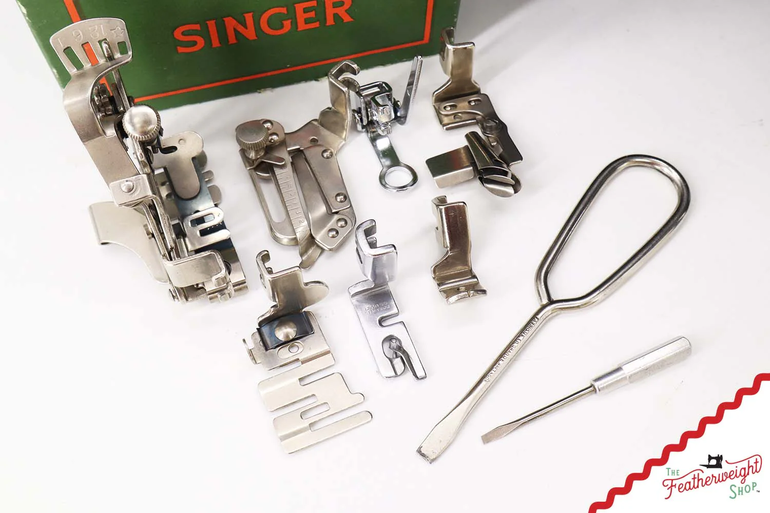 Singer Featherweight 222K Sewing Machine - EM6013**, 1957 - Image 18