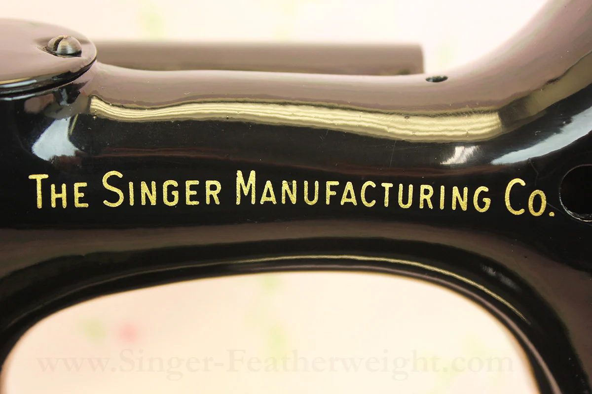 Singer Featherweight 222K Sewing Machine EM602*** - Image 12