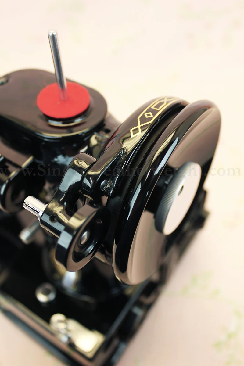 Singer Featherweight 222K Sewing Machine EM602*** - Image 17