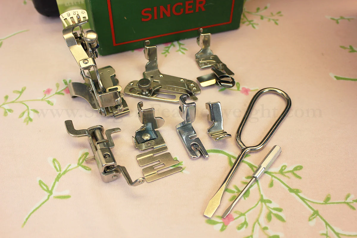 Singer Featherweight 222K Sewing Machine EM602*** - Image 18