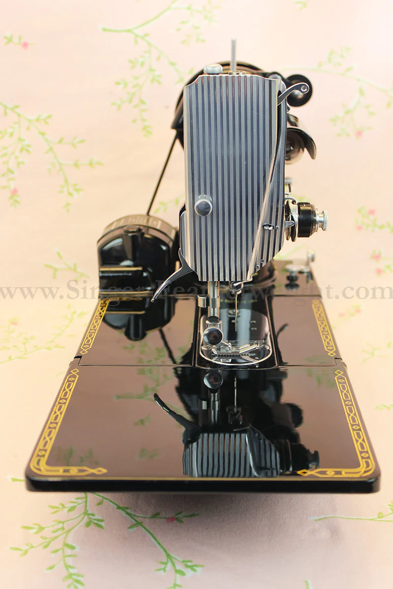 Singer Featherweight 222K Sewing Machine EM602*** - Image 4